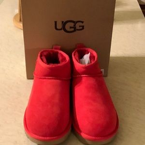 UGG